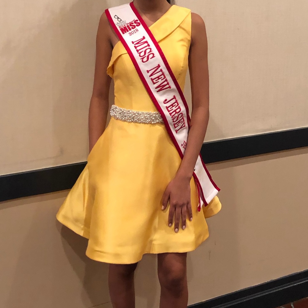 One shoulder beautiful yellow dress